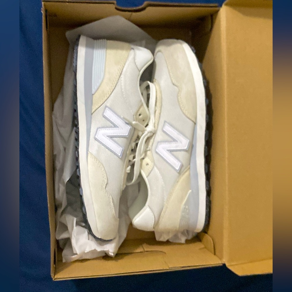 New Balance 574 w/box. Never Worn. Size 9.5